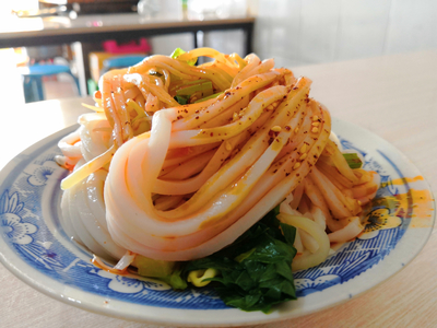 西安涼皮走紅網絡，價格是否水漲船高？